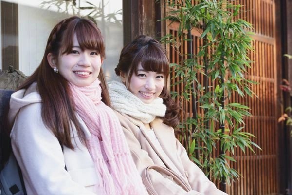 Travel-Friendly Party Looks for Effortless Glam