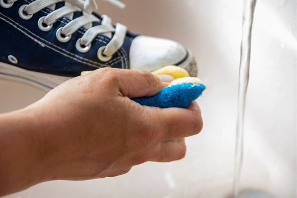 7 Sneaker Styling Tips for Casual and Smart Outfits