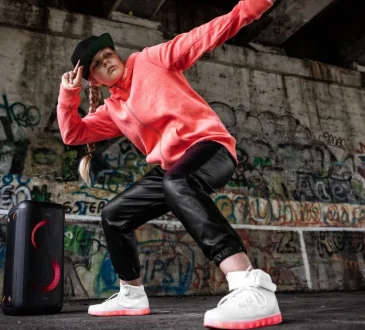 7 Sneaker Styling Tips for Casual and Smart Outfits